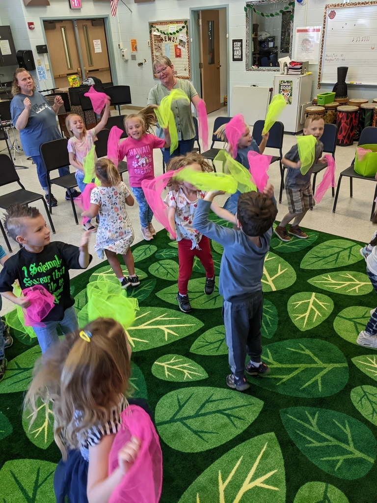 kindergarten scarf dancing